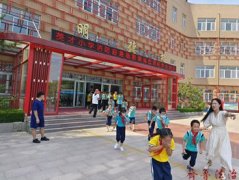 东营经济技术开发区英才小学开展消防应急疏散演练暨消防知识培训活动